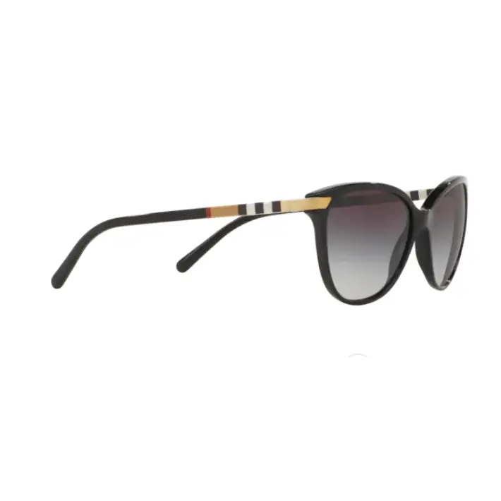 Gafas de sol Burberry 0BE 4216 30018G en fondo blanco