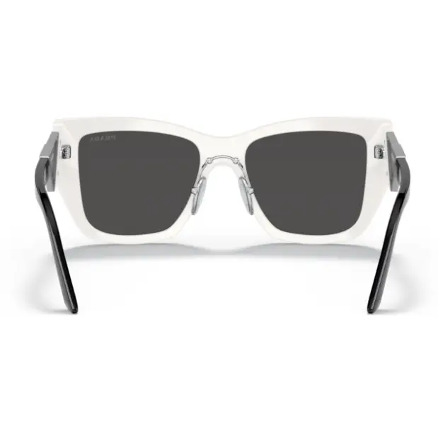 Gafas de sol PRADA 21YS en color gris oscuro con lentes negros